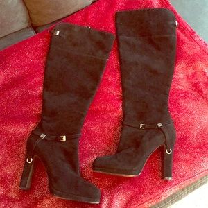Fending suede boots!!Black sexy & ready to wear!